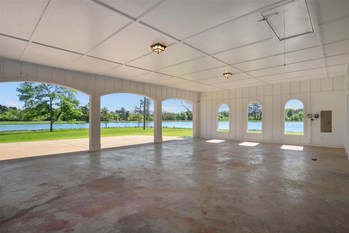 Empty room, Interior, Water