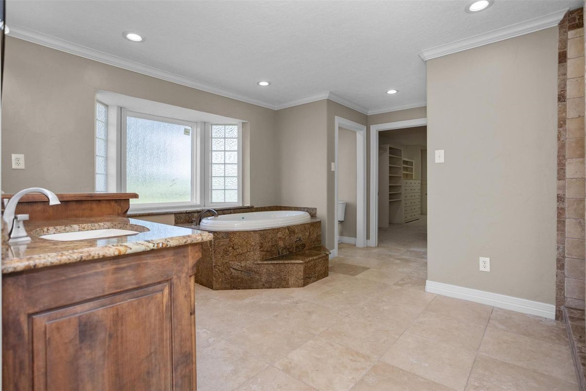 Bathroom, Interior, Recessed Lighting