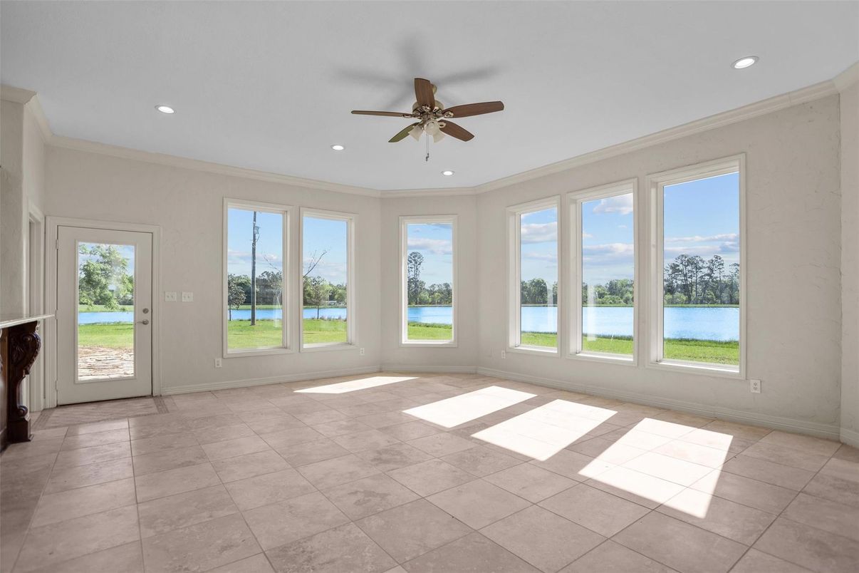 Empty room, Interior, Recessed Lighting, Water