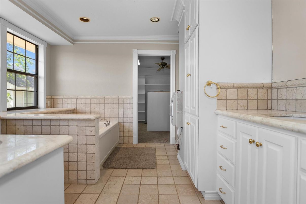 Bathroom, Interior, Recessed Lighting