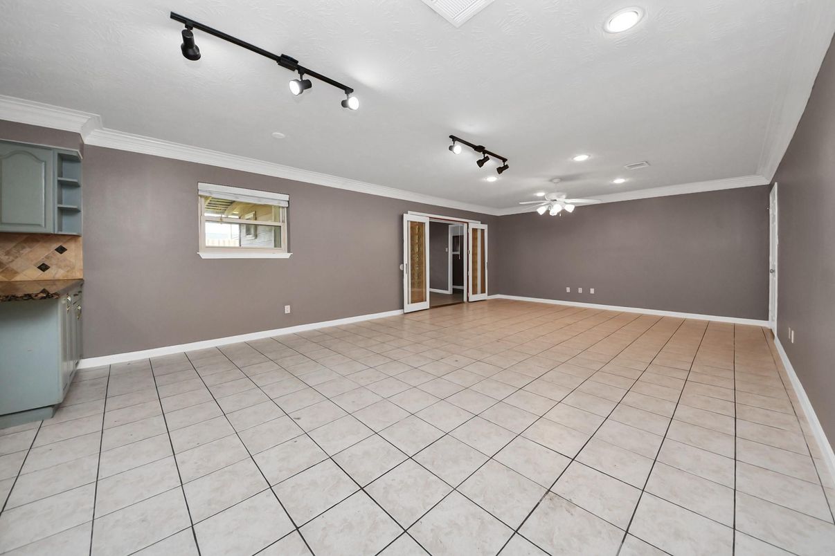 Empty room, Interior, Recessed Lighting