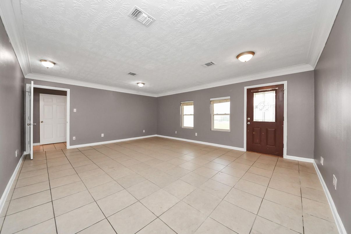 Empty room, Interior