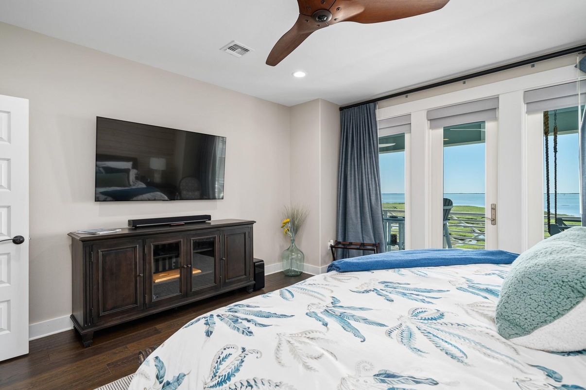 Bedroom, Interior, Recessed Lighting, Water, Wood Texture Flooring