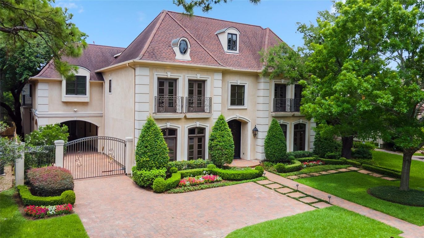 Exterior, Facade, French Provincial