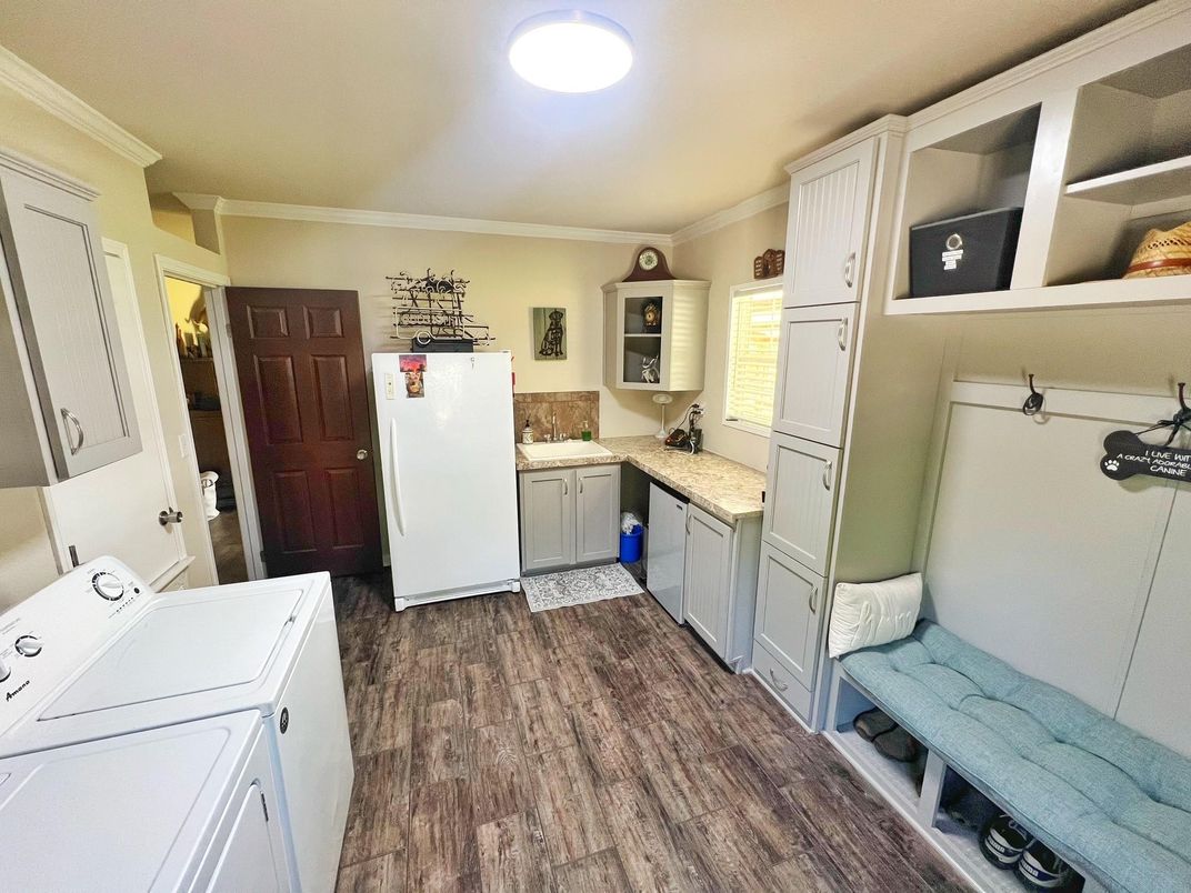 Interior, Washer, Wood Texture Flooring