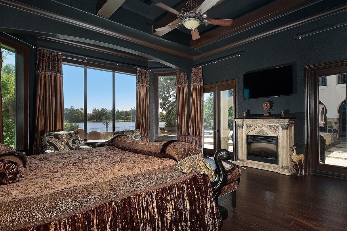 Bedroom, Fireplace, Interior, Water, Wood Texture Flooring