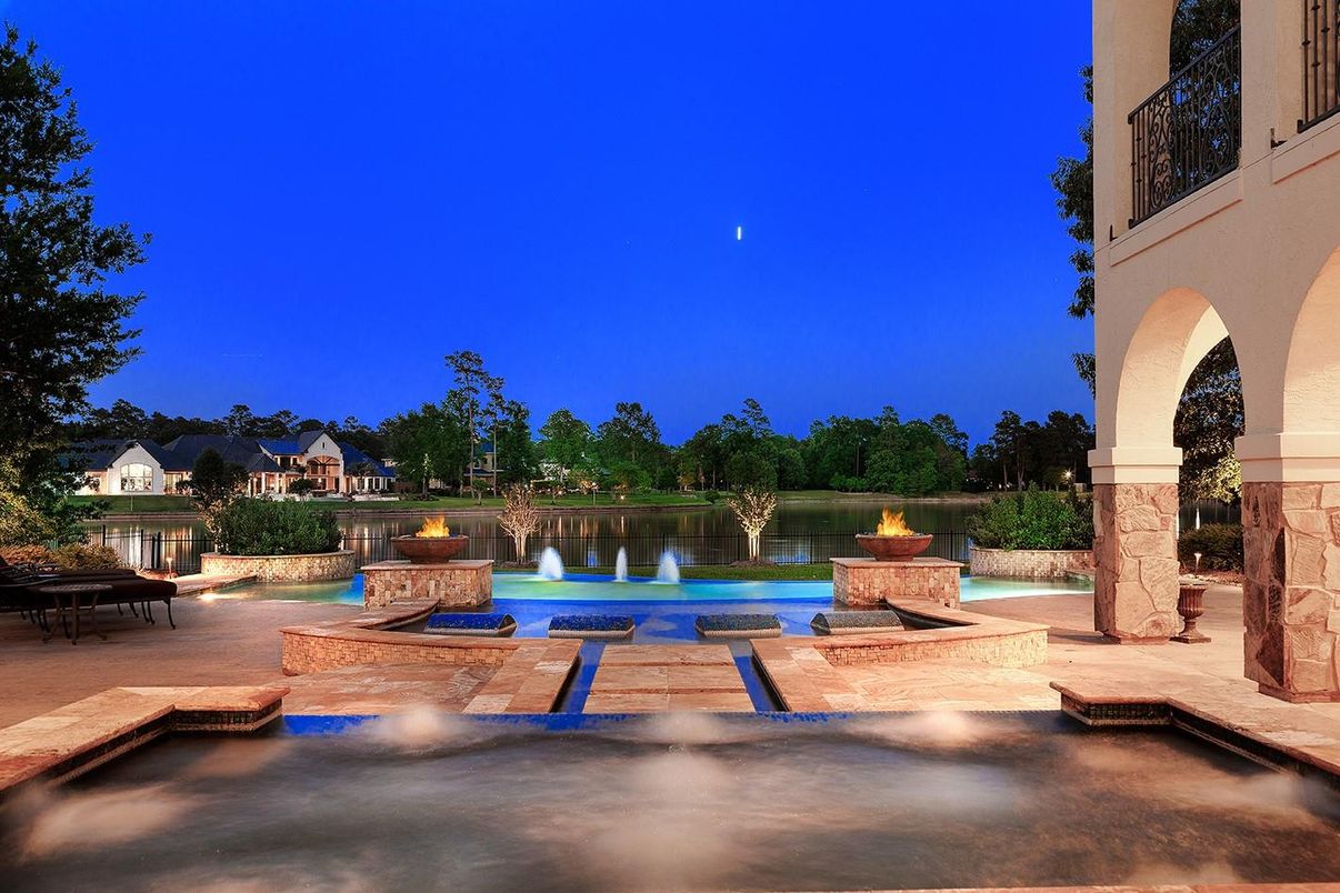 Exterior, Pool, Water