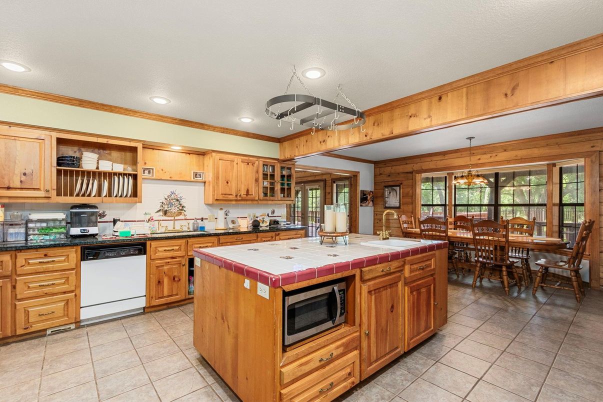 Dining room, Interior, Kitchen, Recessed Lighting, Tile Countertops