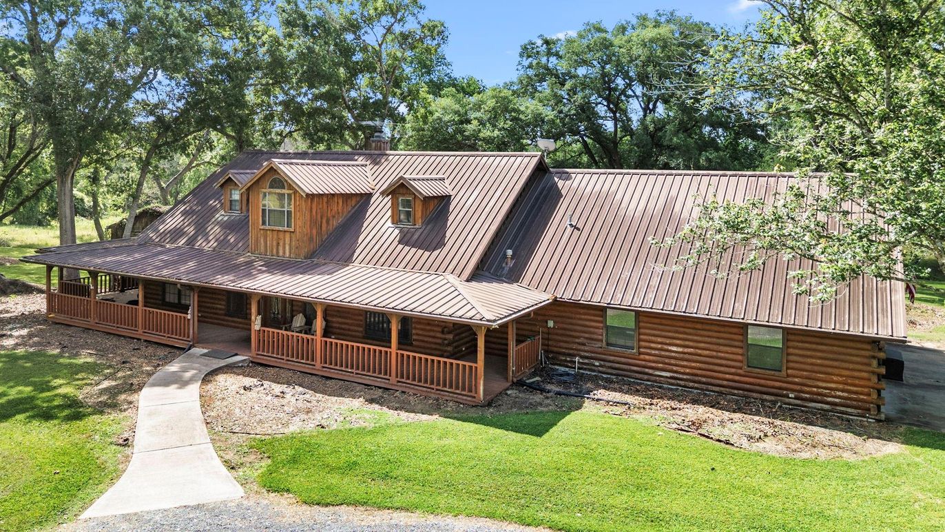 Exterior, Hot Tub