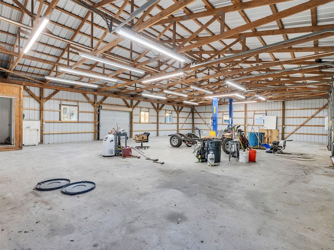 Garage, Interior, Wooden Beams