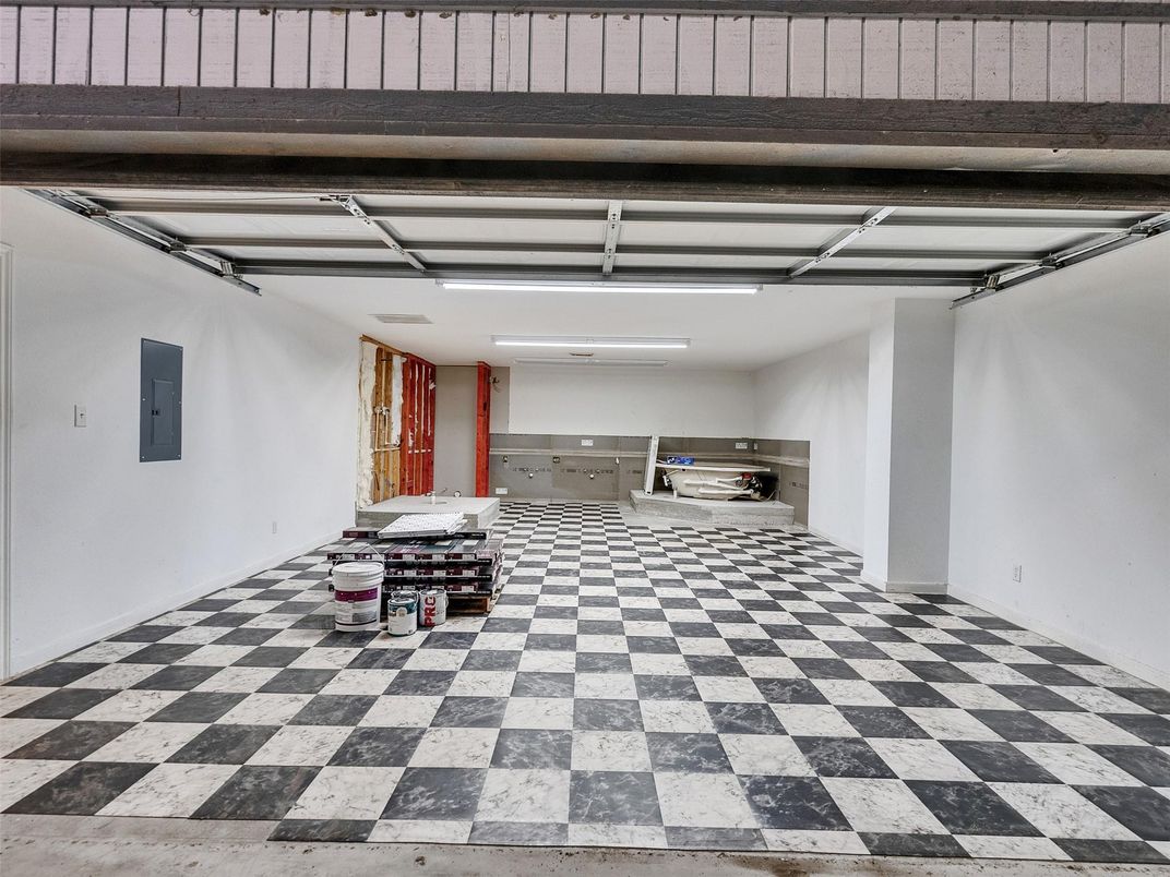 Garage, Interior