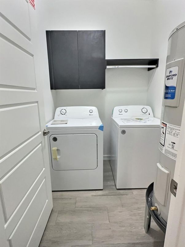 Interior, Washer, Wood Texture Flooring