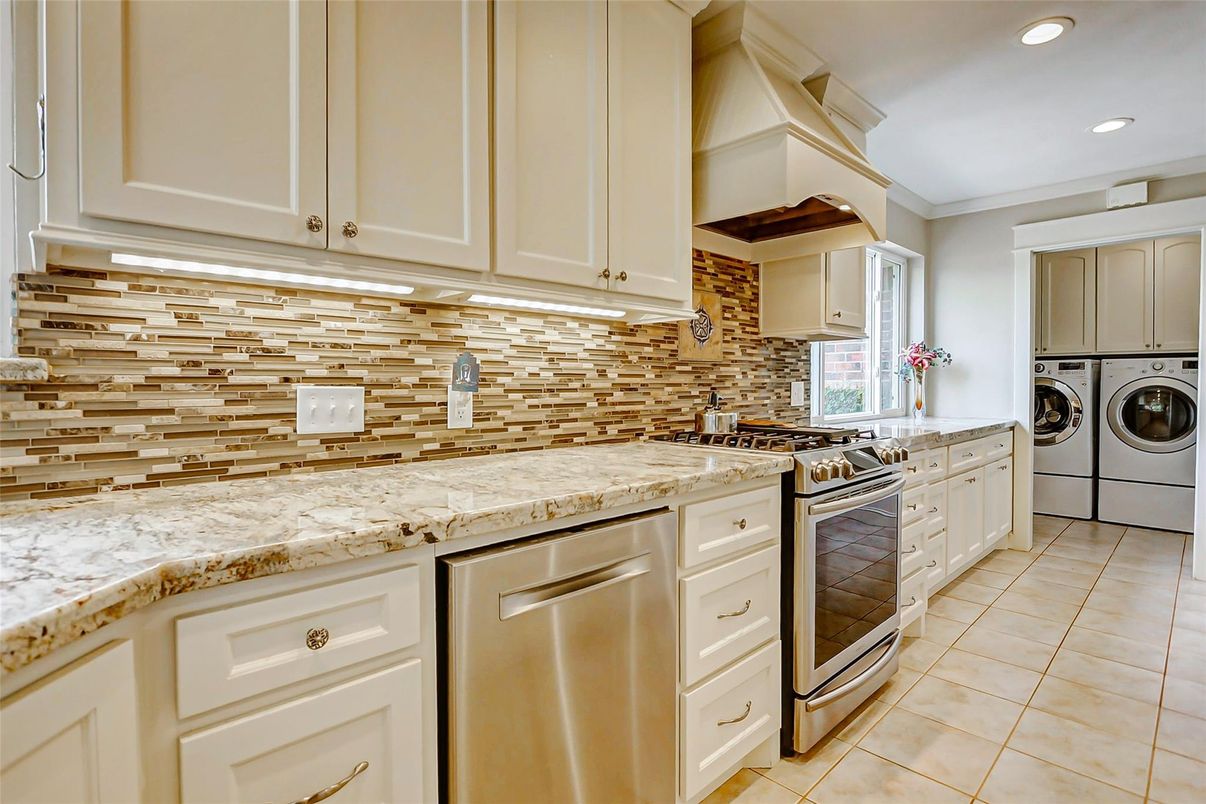 Interior, Kitchen, Recessed Lighting, Washer