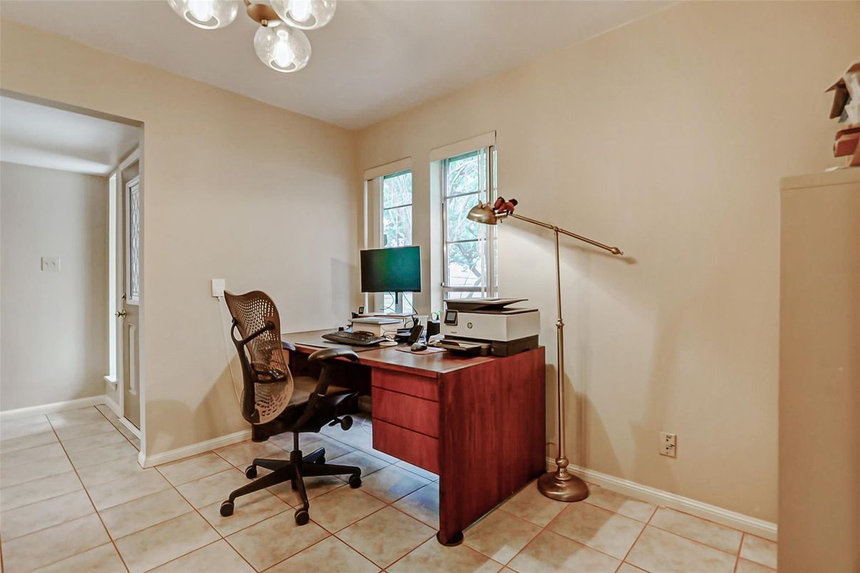 Home Office, Interior