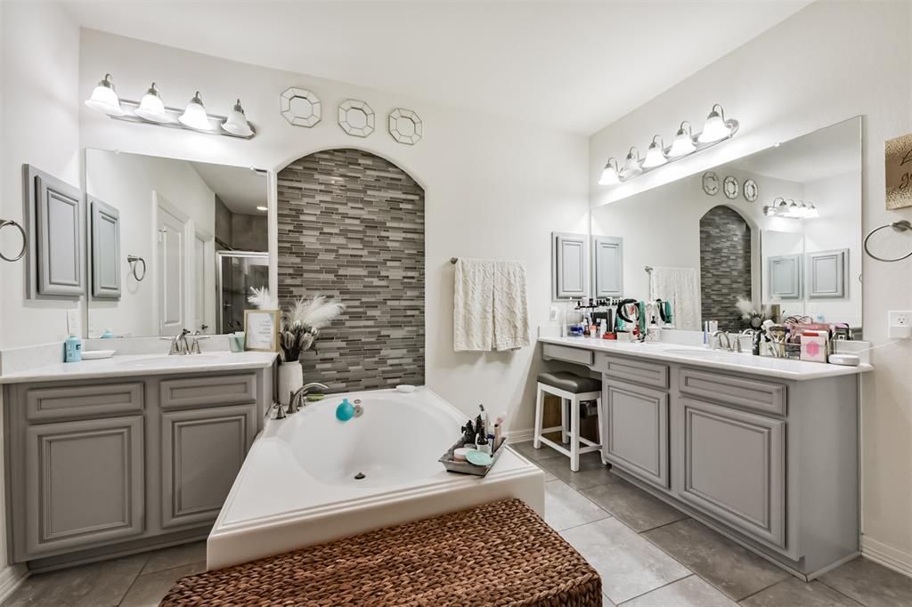 Bathroom, Dual Sink Vanities, Interior