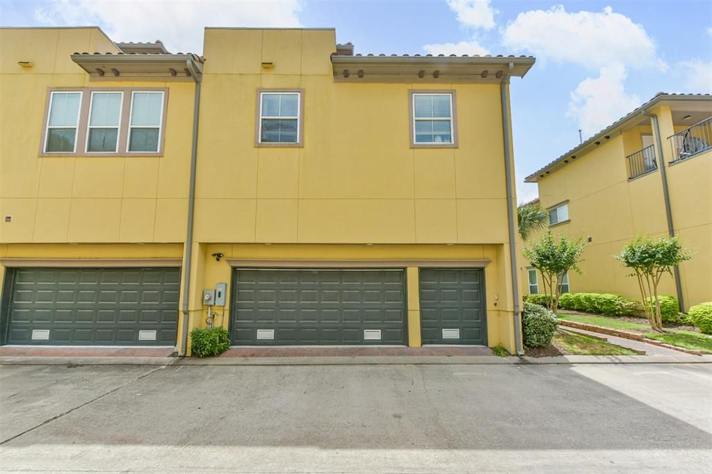 Attached, Exterior, Facade, Rowhouse