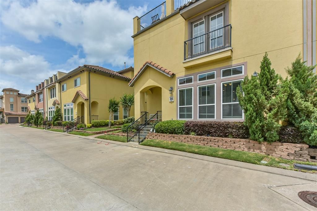 Exterior, Facade, Mediterranean