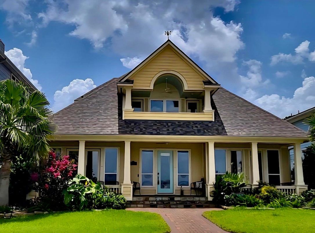 Exterior, Facade, Farmhouse