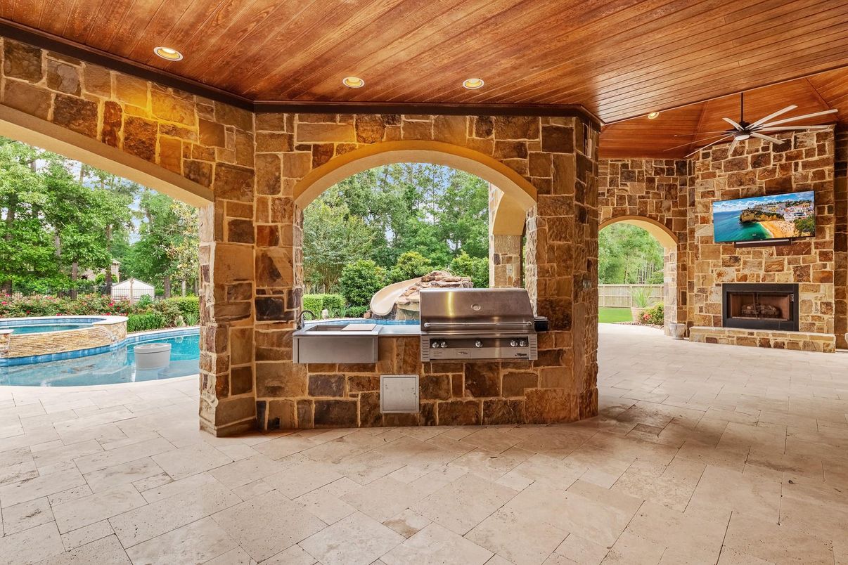 Exterior, Fireplace, Outdoor Kitchen, Pool