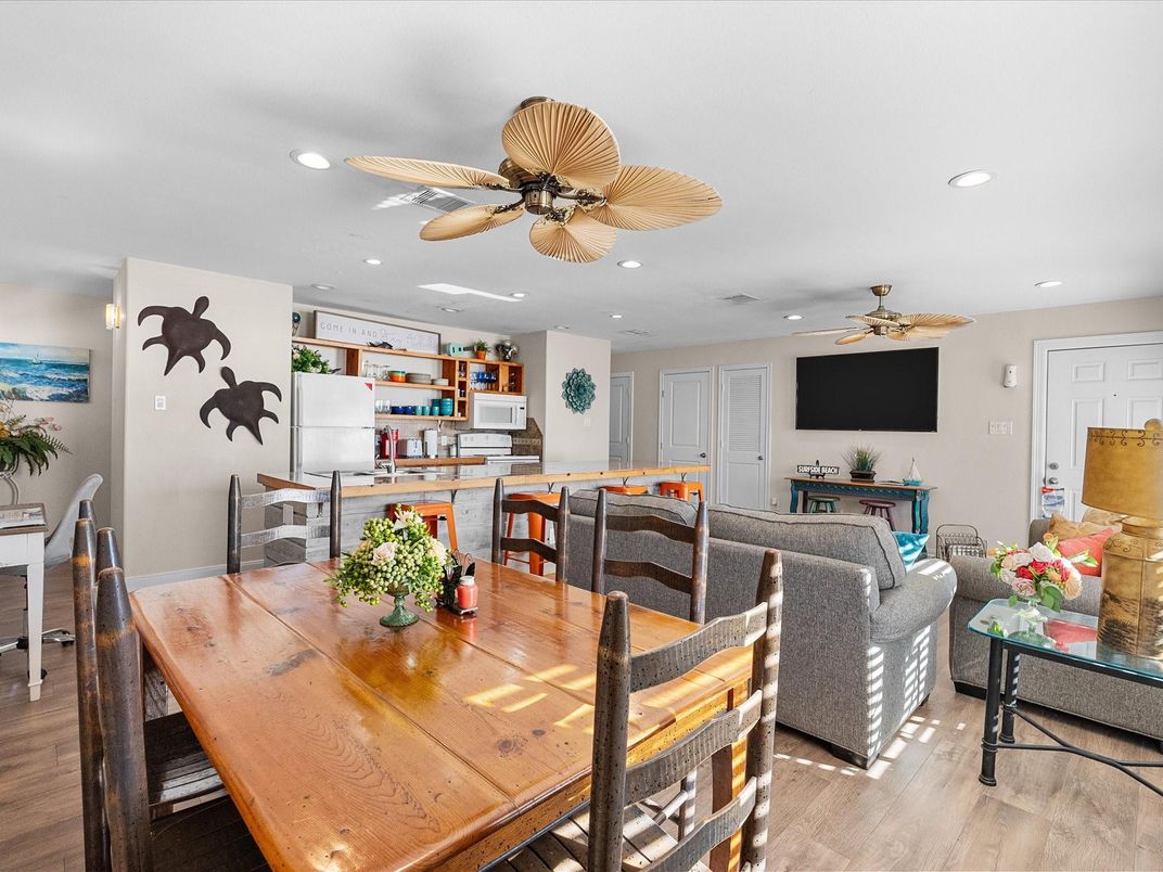 Dining room, Interior, Living room, Recessed Lighting, Wood Texture Flooring