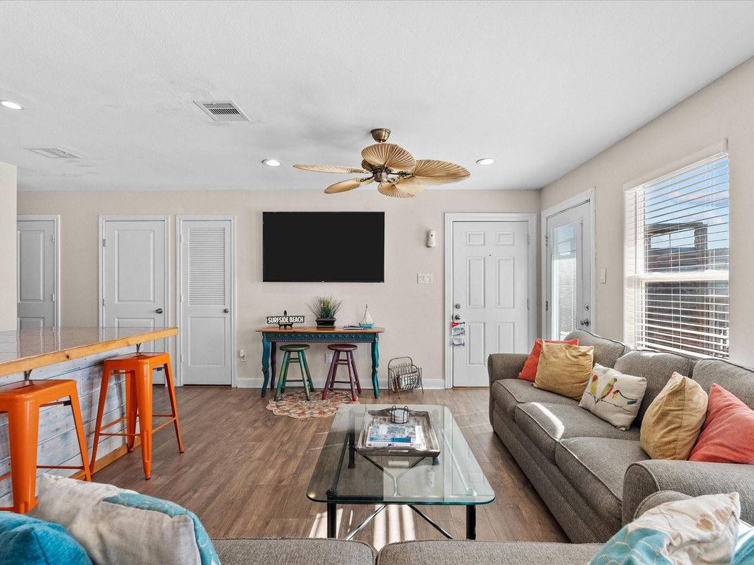 Interior, Living room, Recessed Lighting, Wood Texture Flooring