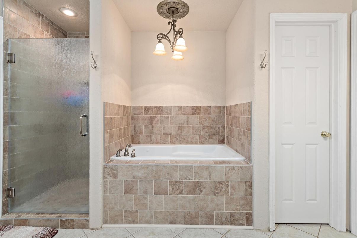 Bathroom, Glass Shower, Interior, Pendant Lights, Recessed Lighting