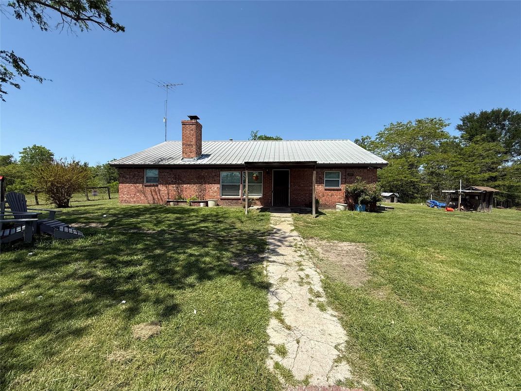 Backyard, Exterior, Facade, Brick Facade, Ranch