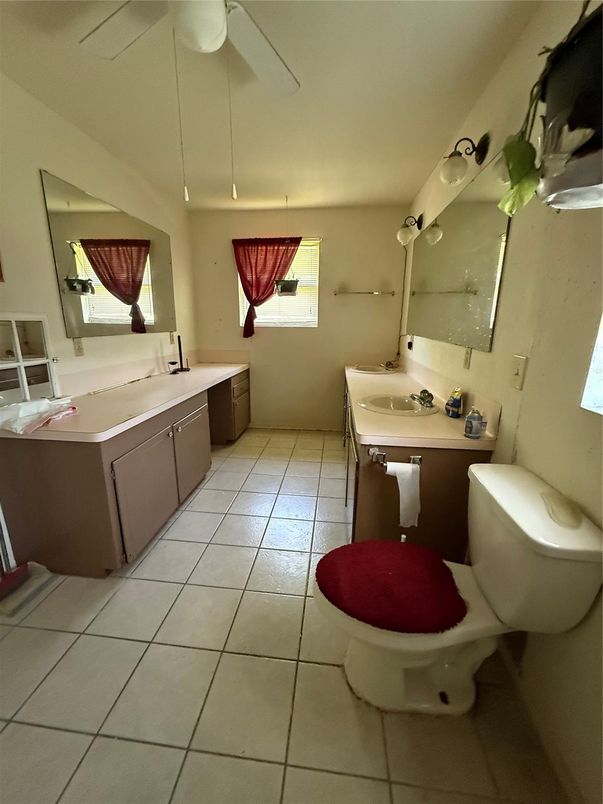 Bathroom, Dual Sink Vanities, Interior, Pendant Lights