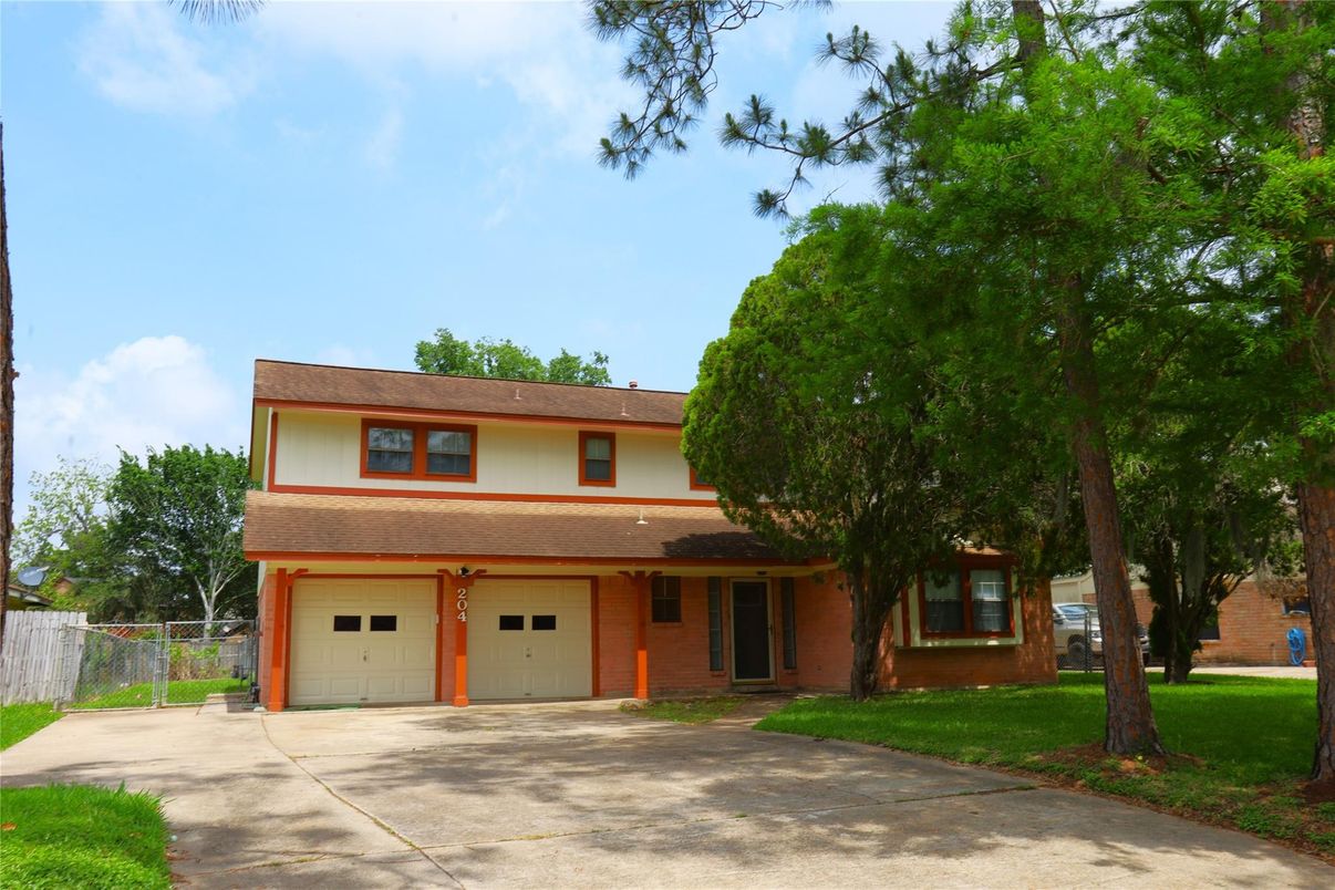 Attached, Exterior, Facade, Split Level