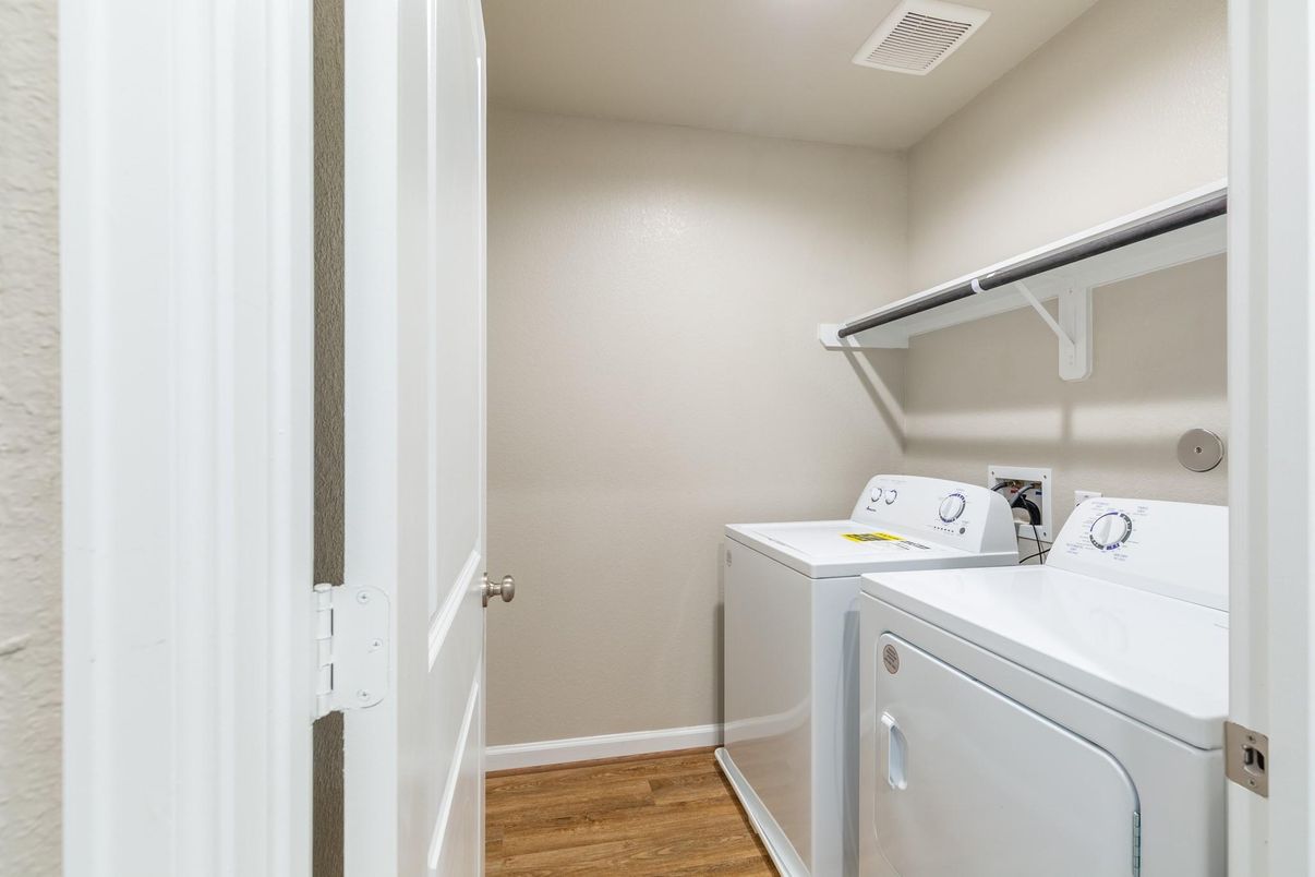 Interior, Washer, Wood Texture Flooring