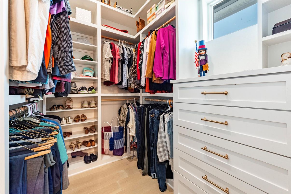 Interior, Walk-in Closets, Wood Texture Flooring