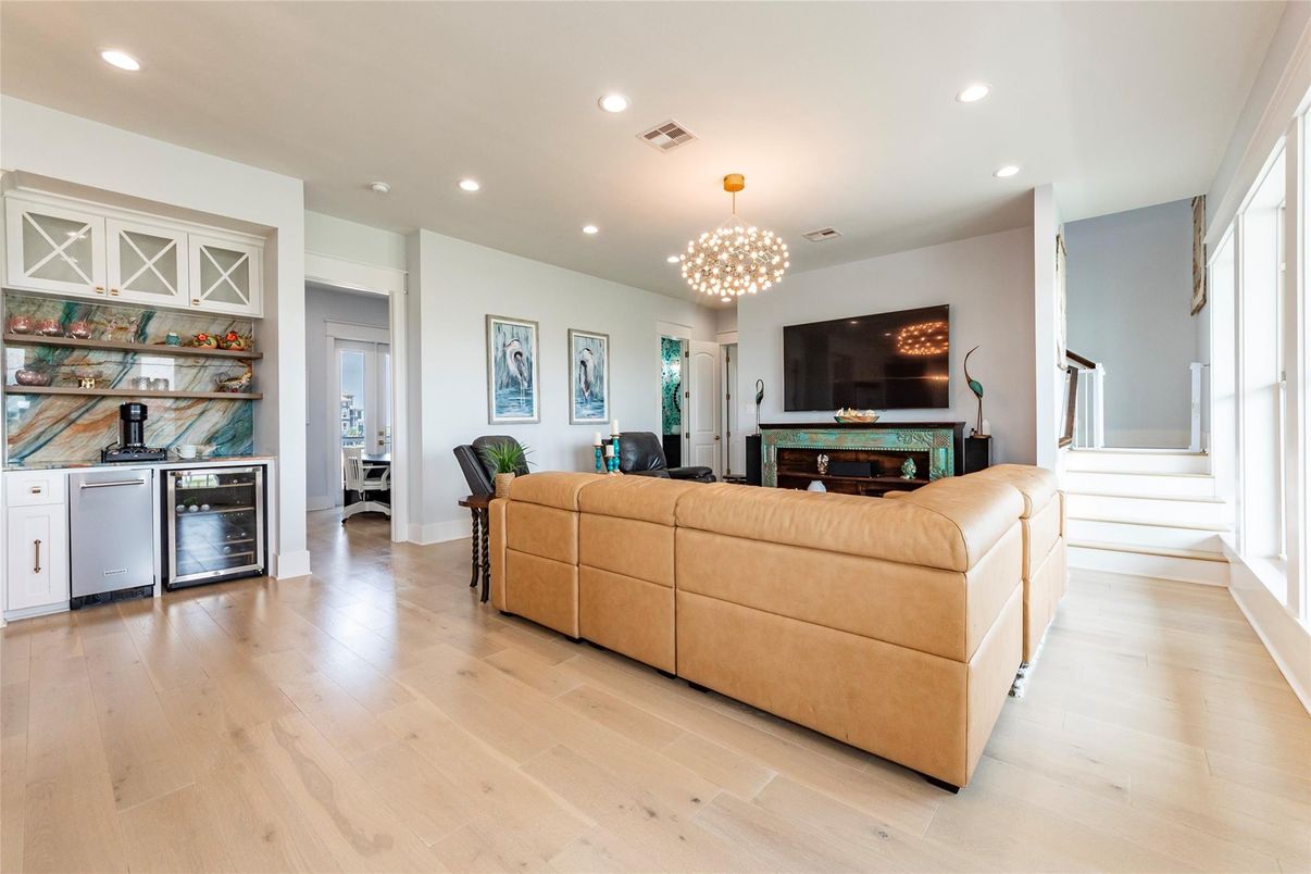 Interior, Living room, Pendant Lights, Recessed Lighting, Wood Texture Flooring