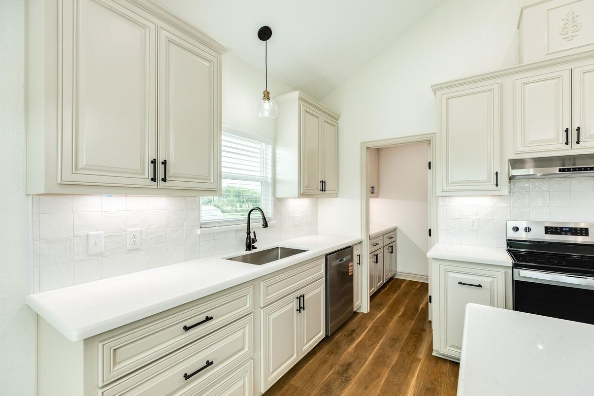Interior, Kitchen, Pendant Lights, Wood Texture Flooring