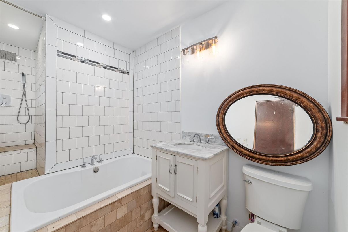 Bathroom, Interior, Recessed Lighting