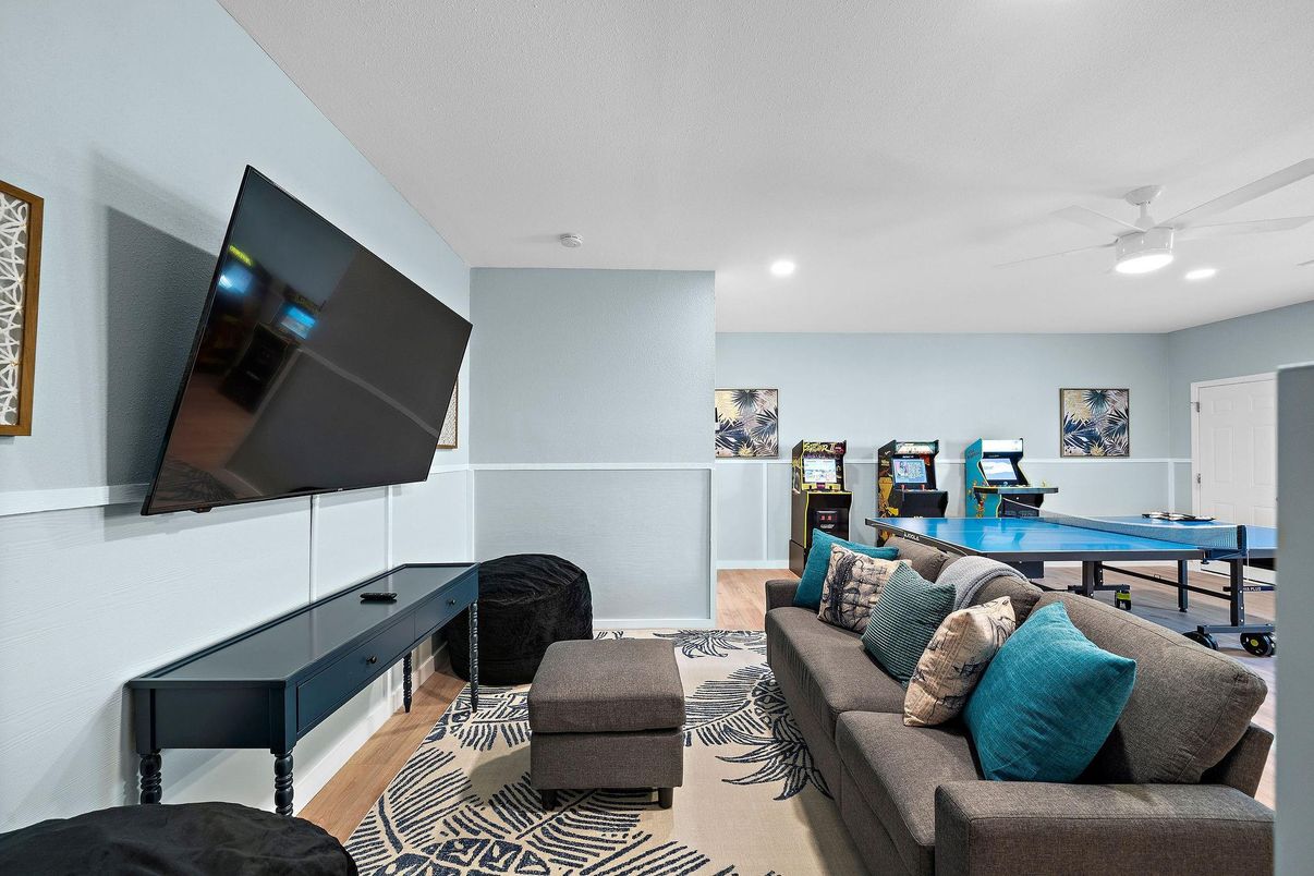 Game Room, Interior, Living room, Recessed Lighting