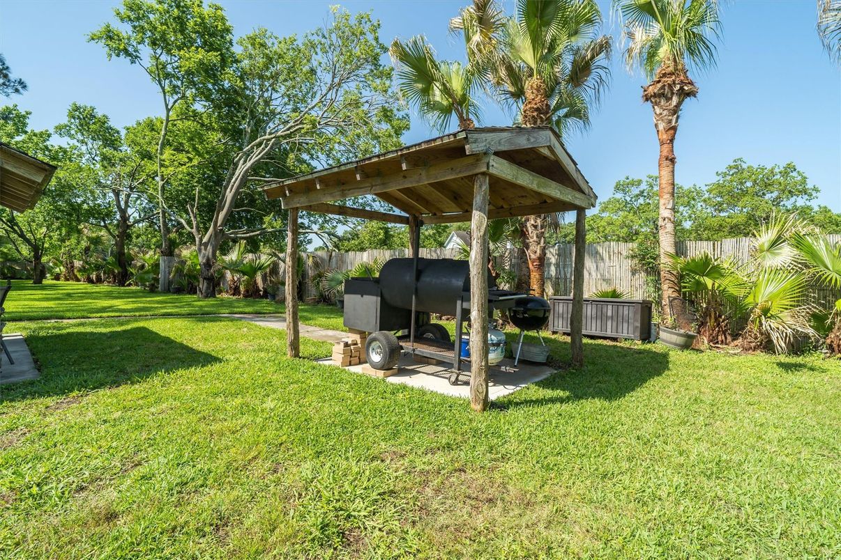 Backyard, Exterior, Hot Tub