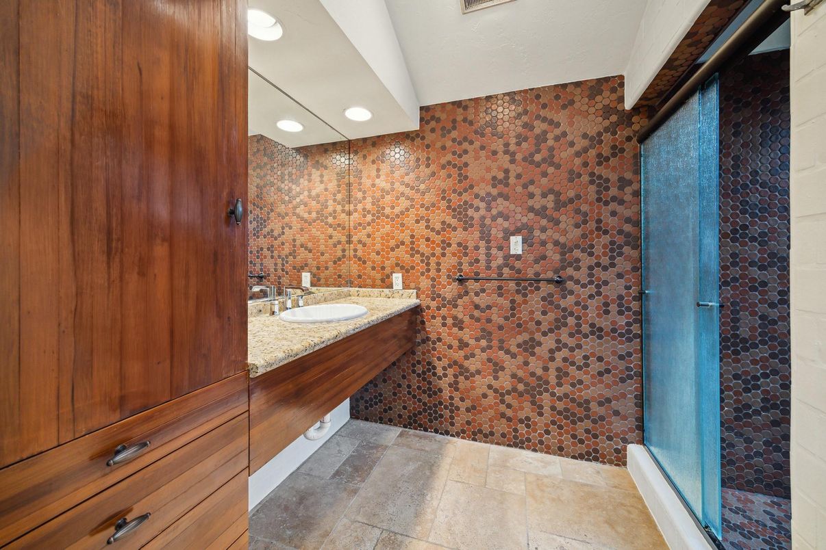 Bathroom, Interior, Recessed Lighting