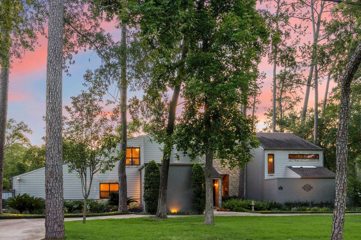 Backyard, Detached Garage, Exterior, Facade, Raised Ranch