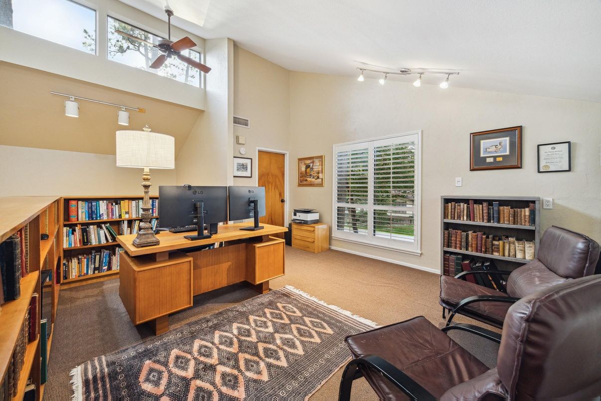 Home Office, Interior