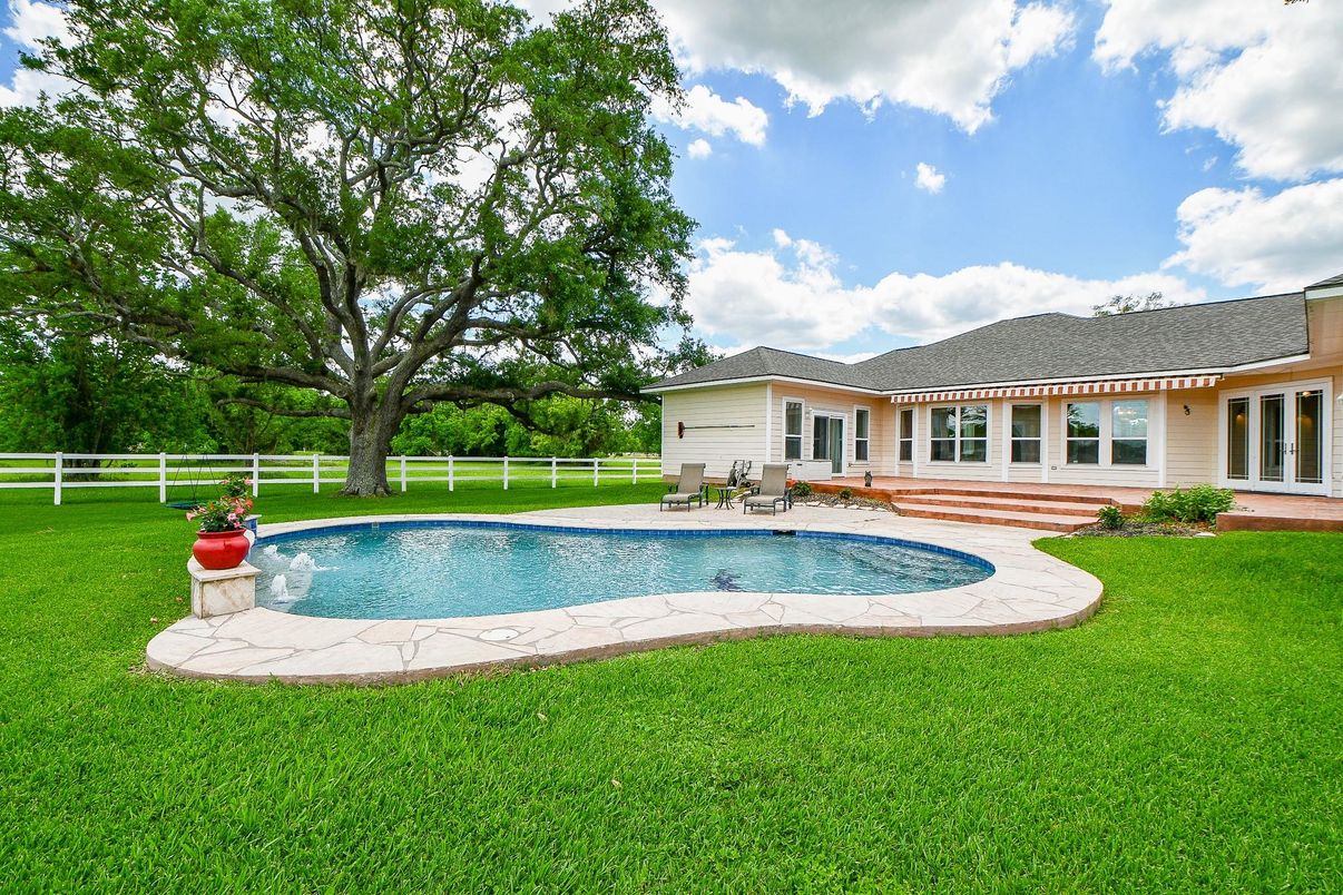 Backyard, Exterior, Pool