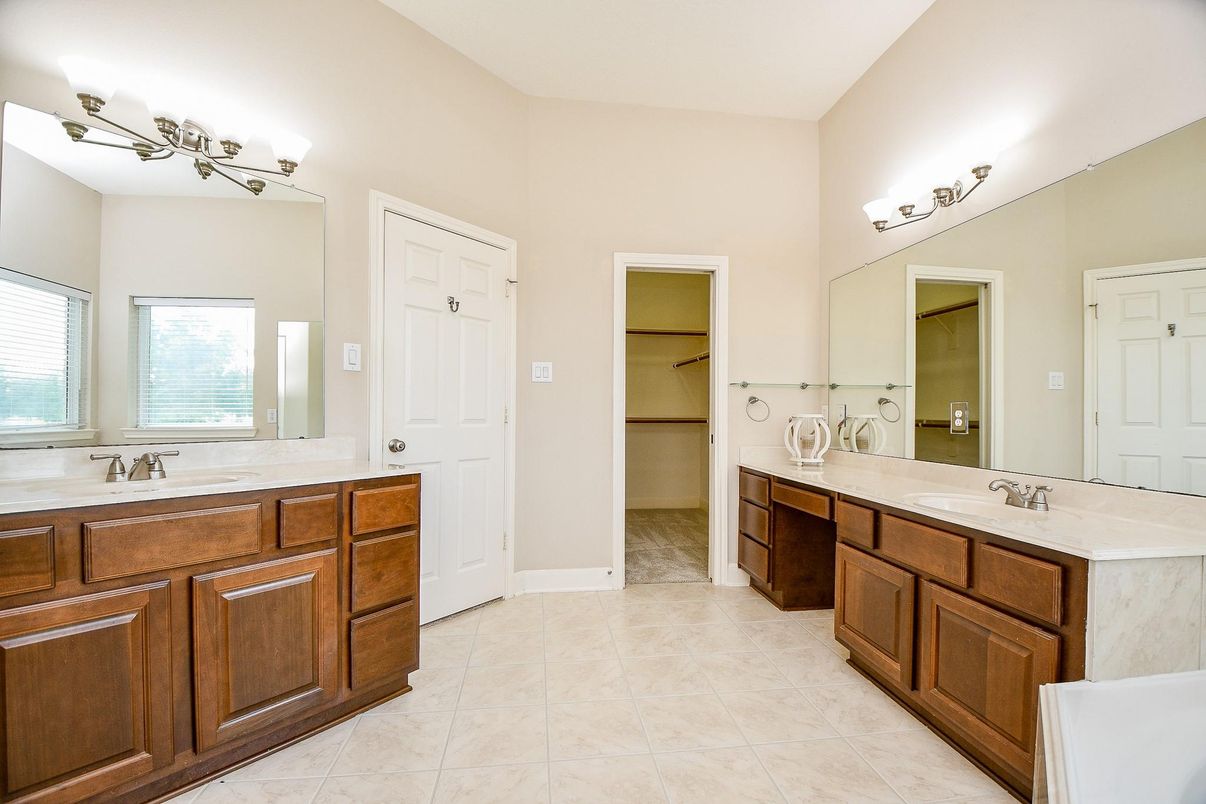 Bathroom, Dual Sink Vanities, Interior