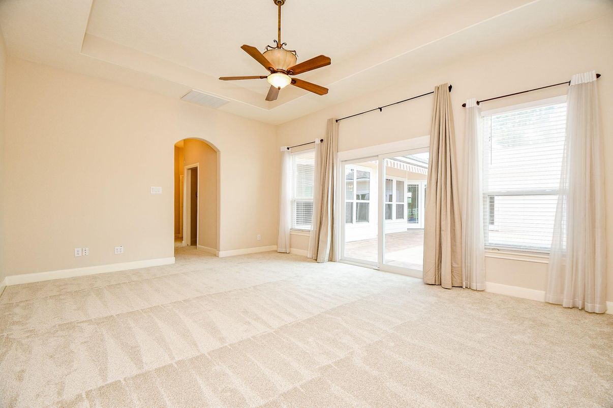 Empty room, Interior