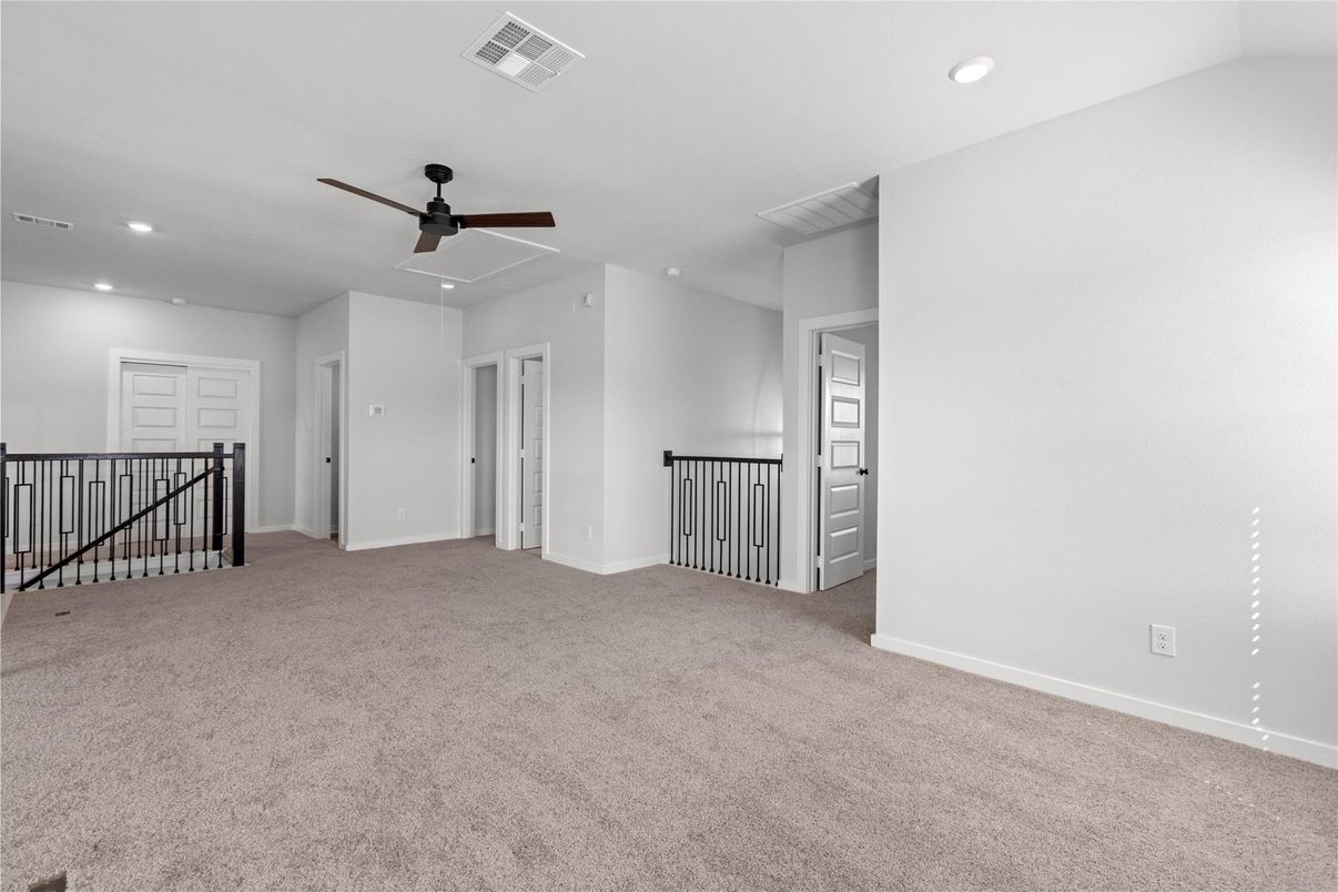Empty room, Interior, Recessed Lighting
