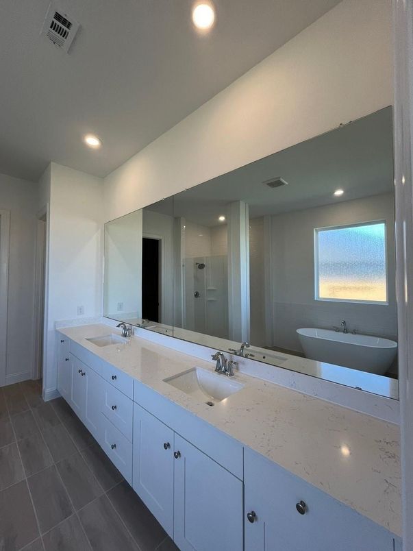 Bathroom, Dual Sink Vanities, Interior, Recessed Lighting