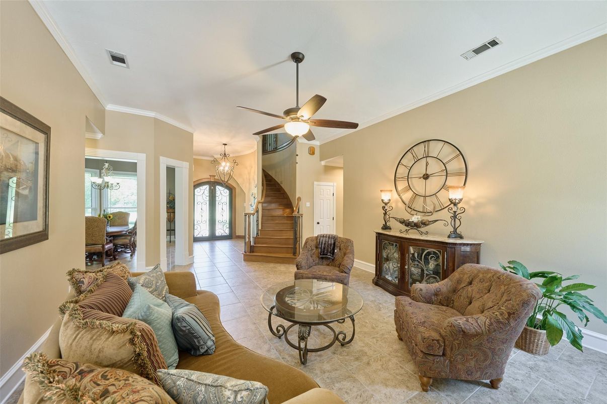 Chandelier, Dining room, Interior, Living room