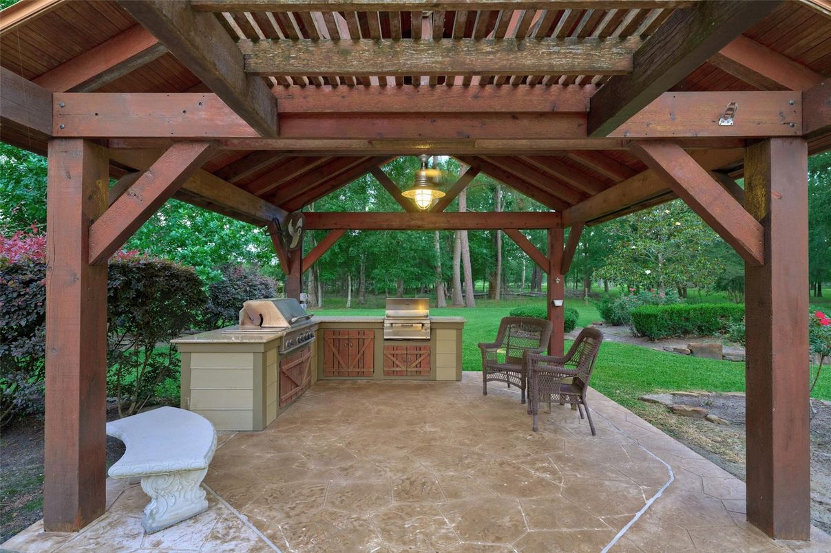 Exterior, Outdoor Kitchen