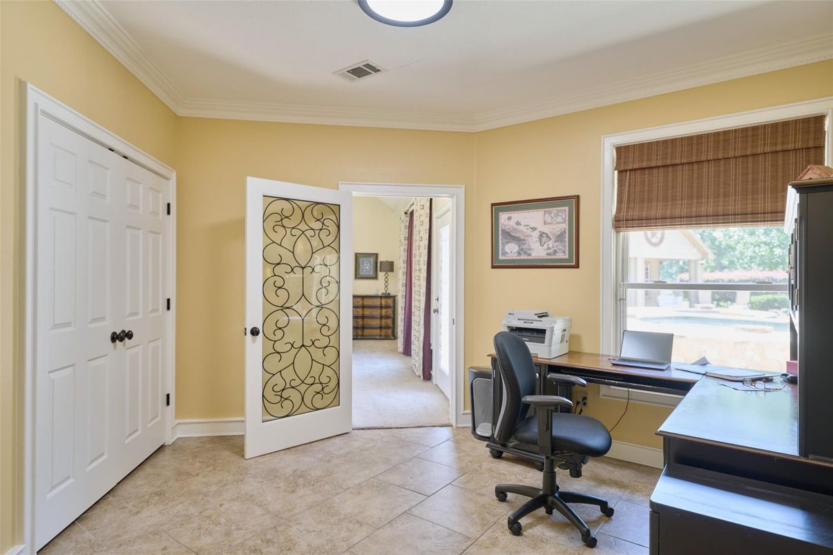 Home Office, Interior