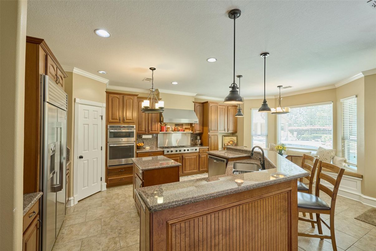 Dining room, Interior, Kitchen, Pendant Lights, Recessed Lighting, Stainless Steel Appliances