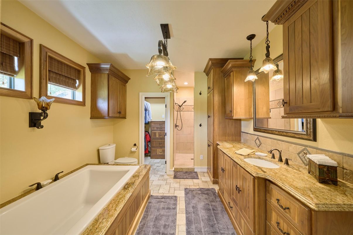 Bathroom, Dual Sink Vanities, Interior, Pendant Lights