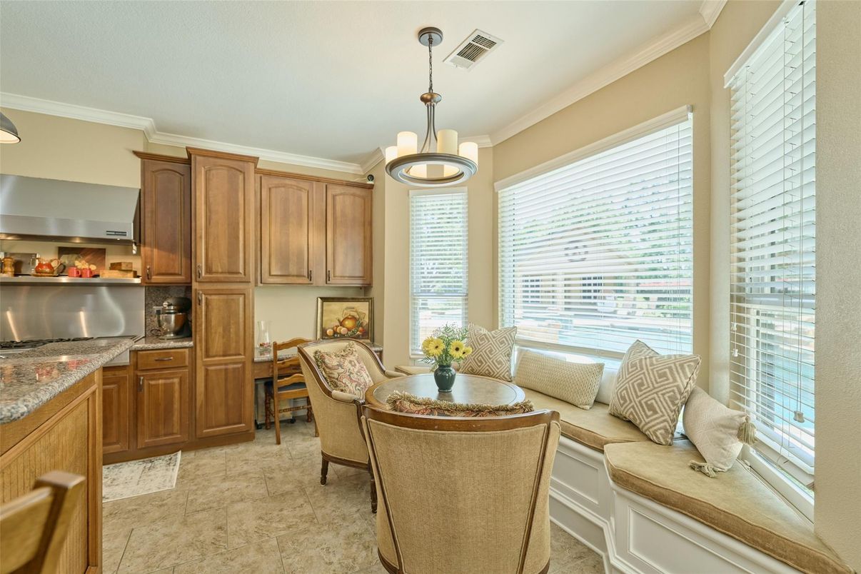 Dining room, Interior, Kitchen, Pendant Lights, Stainless Steel Appliances
